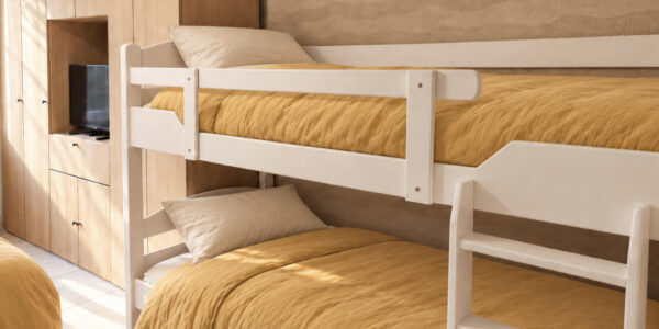 LitsSuperposés Chambre familiale avec lits superposés à Fréjus plage.
